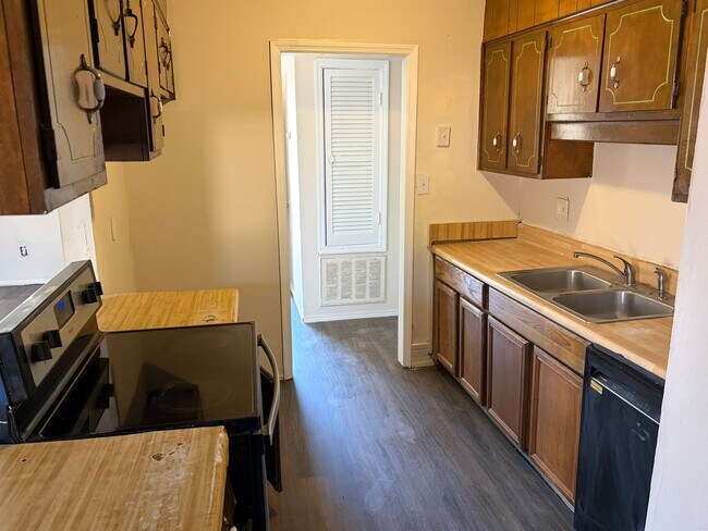 Foto del edificio - 2355 Basswood Dr