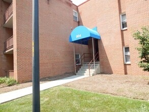 Building Photo - 904 Brightwood Manor Dr