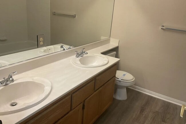 Foto del edificio - 4416 Lilac Glen Dr