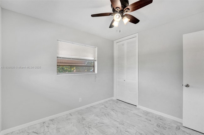 Foto del edificio - 7401 Pines Blvd