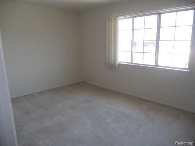 Foto del edificio - 32300 W 12 Mile Rd