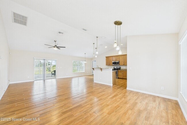 Foto del edificio - 1936 Gloria Cir