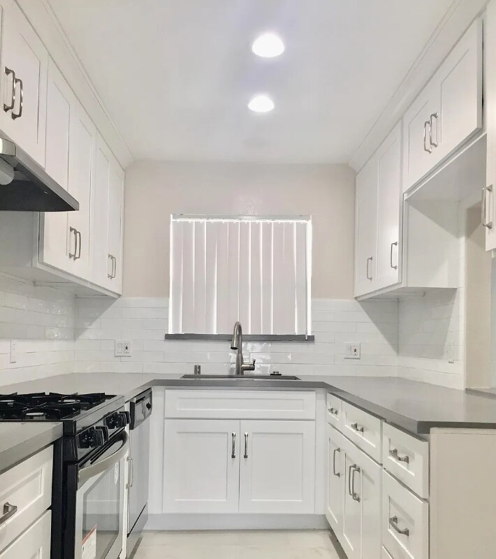 Primary Photo - 514 E Valencia Ave