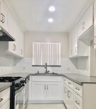 Building Photo - 514 E Valencia Ave