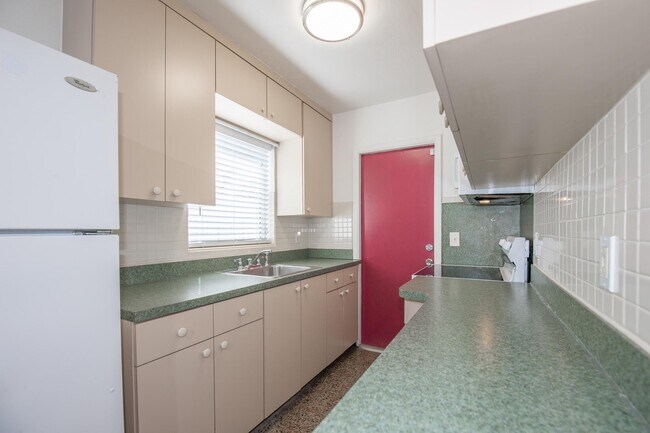 Building Photo - 101 S Palmway