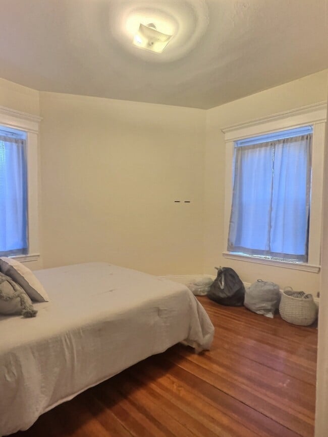 Building Photo - 1378 Beacon St