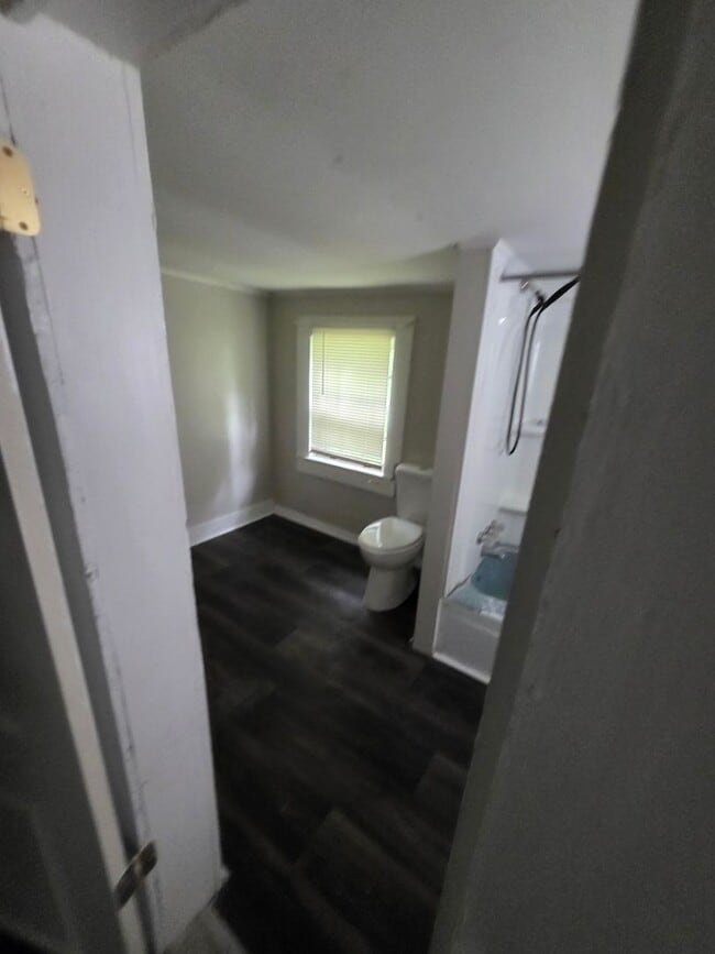 Building Photo - 2 bedroom, 1 bathroom home located in Darl...