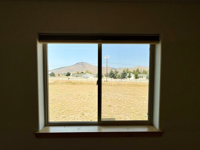 Building Photo - 6963 Green Meadow Dr