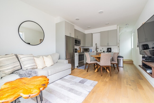 Foto del edificio - 5109C Phinney Ave N