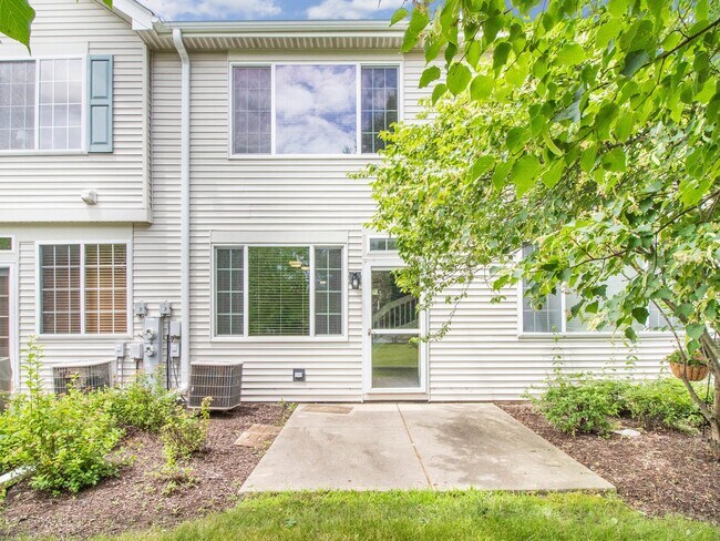 Building Photo - 3023 Anton Dr