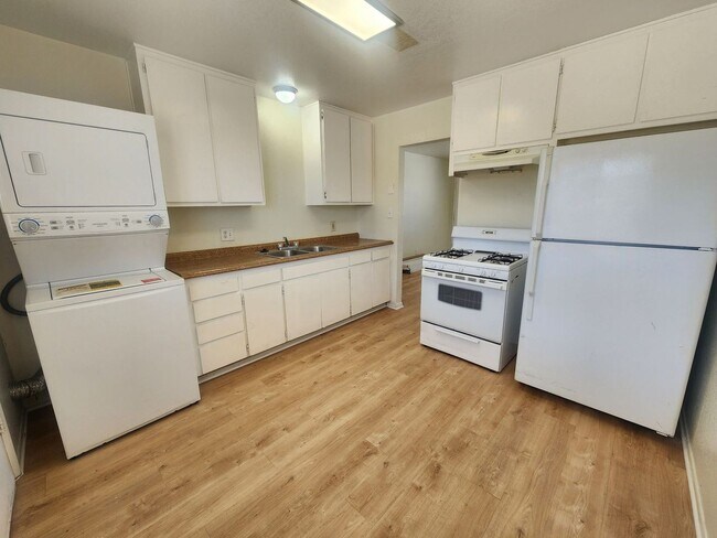 Building Photo - 6621 Palo Verde Ave