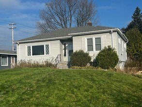 Building Photo - 5 Lyons St