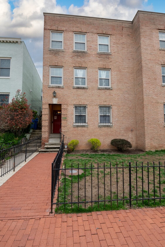 Foto principal - 730 7th St SE