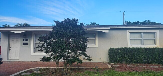 Building Photo - 1141 N 70th Way