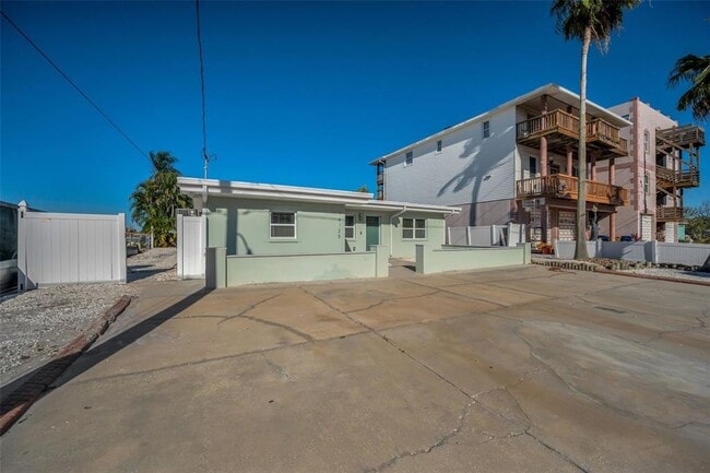 Foto del edificio - 14125 N Bayshore Dr