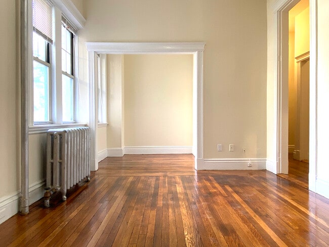 Building Photo - 27 Park Dr