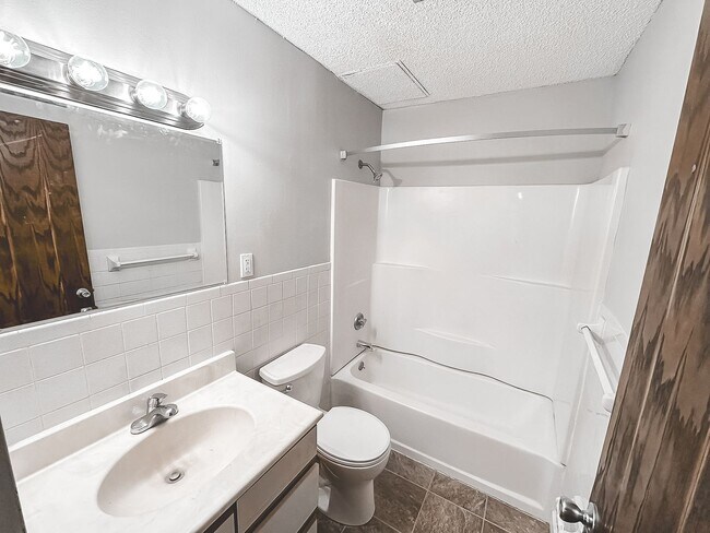 Foto del edificio - 6800- 6810 63rd Avenue