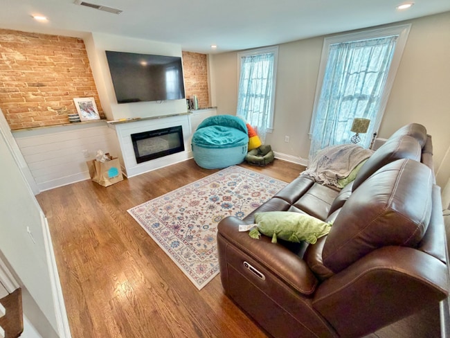 Building Photo - 48 Springs Rd