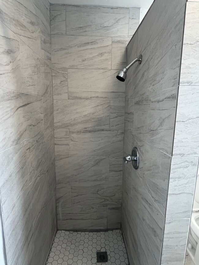 Studio Shower - Route 66 Headquarters