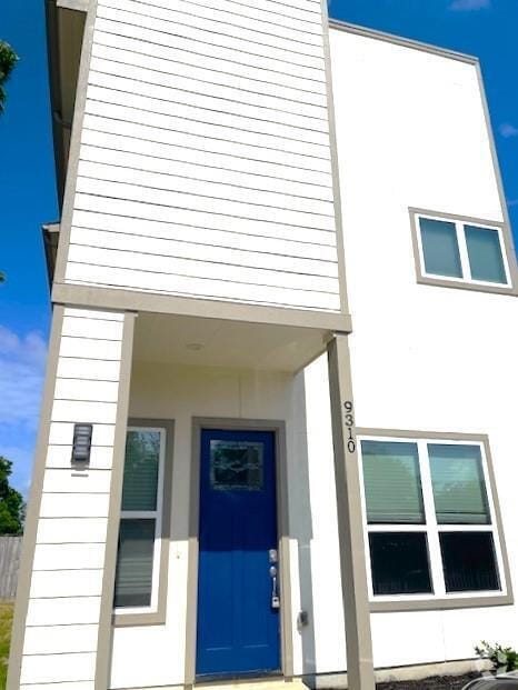Building Photo - 9310 Coffee St