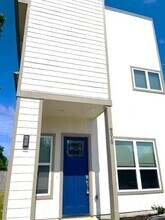 Building Photo - 9310 Coffee St