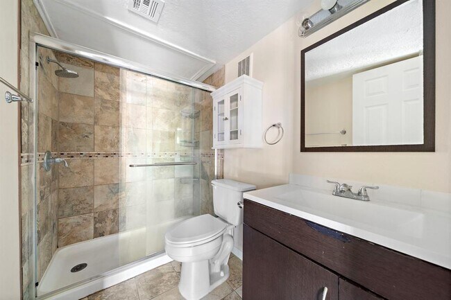 Foto del edificio - 11710 Southlake Dr