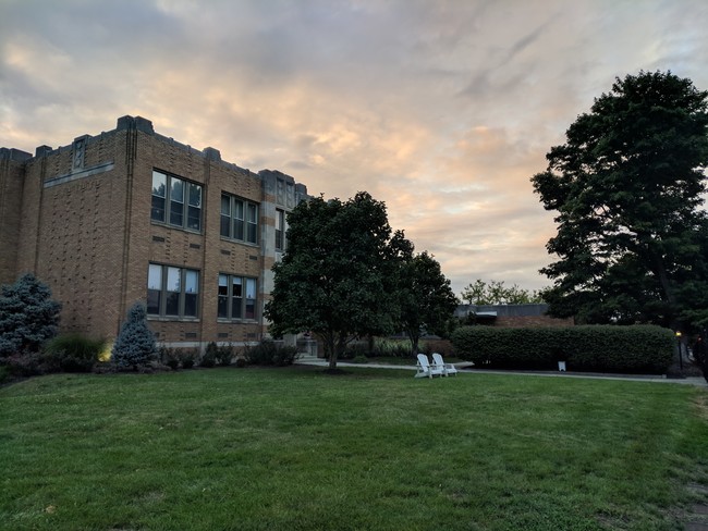 East Lawn - 920 E 62nd St