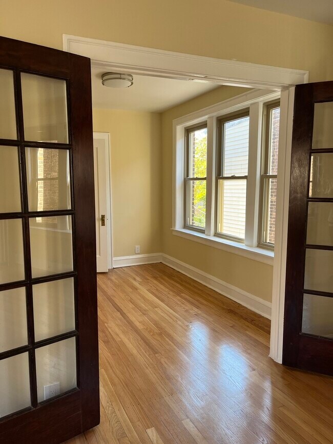 Foto del edificio - 2221 E 68th St