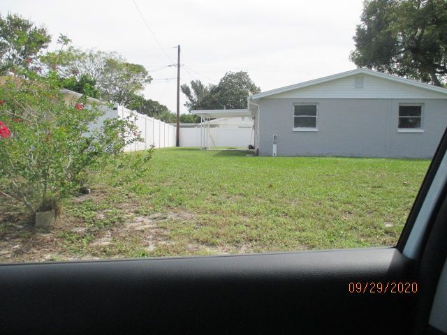 Foto del edificio - 7201 Rhinebeck Drive