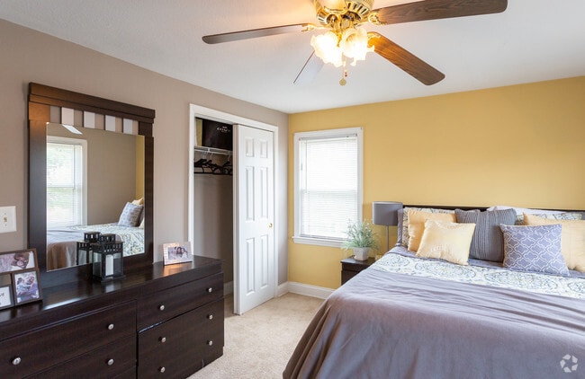 2BR, 1BA - 659 SF - Day Village Townhomes