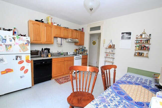 Building Photo - Spacious one bedroom unit, walking distance to Drexel