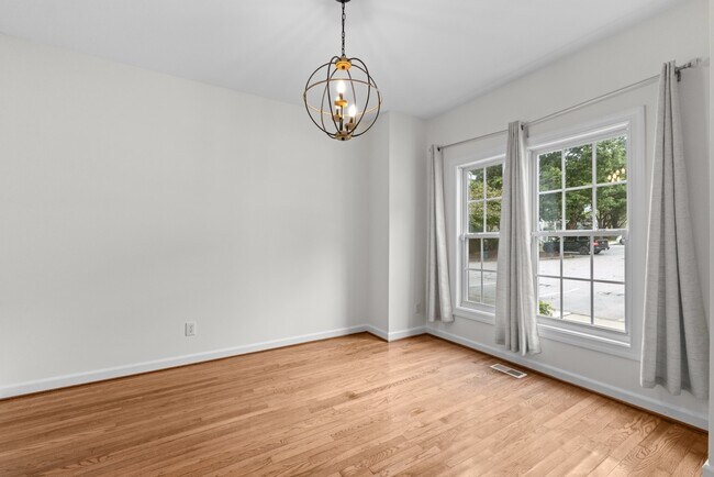 Foto del edificio - 2723 Sterling Park Dr