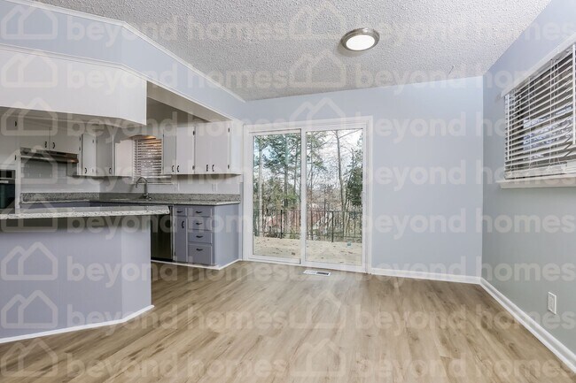 Foto del edificio - Beautifully renovated home with 3 bedroom ...