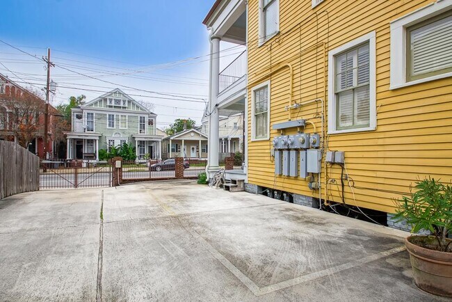 Building Photo - 1722 Jackson Ave