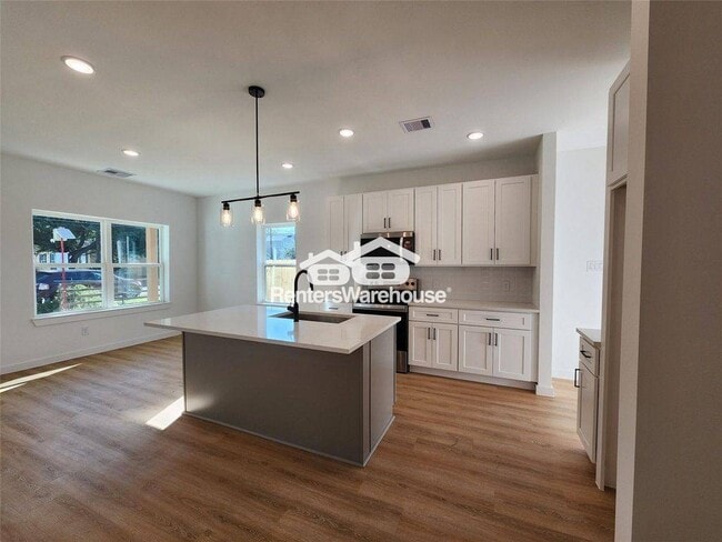 Foto del edificio - 7817 Beckley St