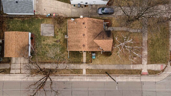 Building Photo - 3 bedroom - 1 bath - Dearborn - $1,395