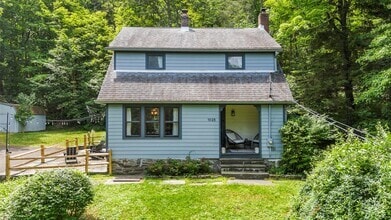 Building Photo - 1025 Sawkill Rd