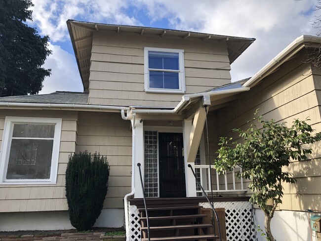 Building Photo - 2515 SE 28th Pl