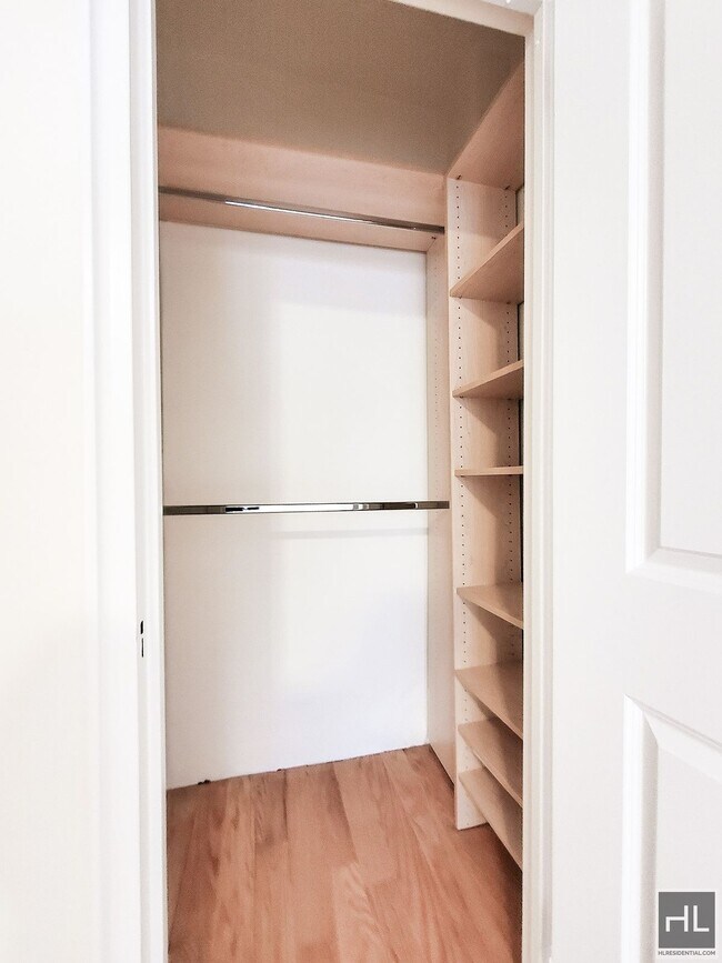 Foto del edificio - SPACIOUS Midtown East 2 Bedroom - WON'T LA...