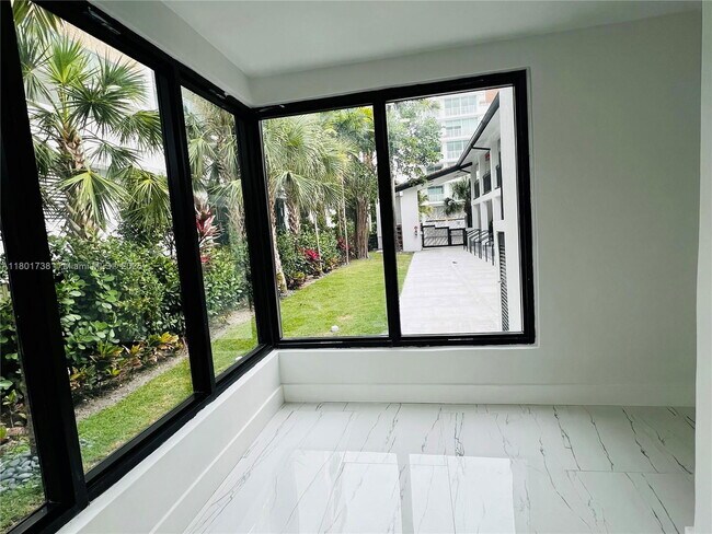 Foto del edificio - 1155 102nd St