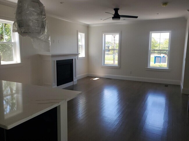 Building Photo - 11 Hallet St