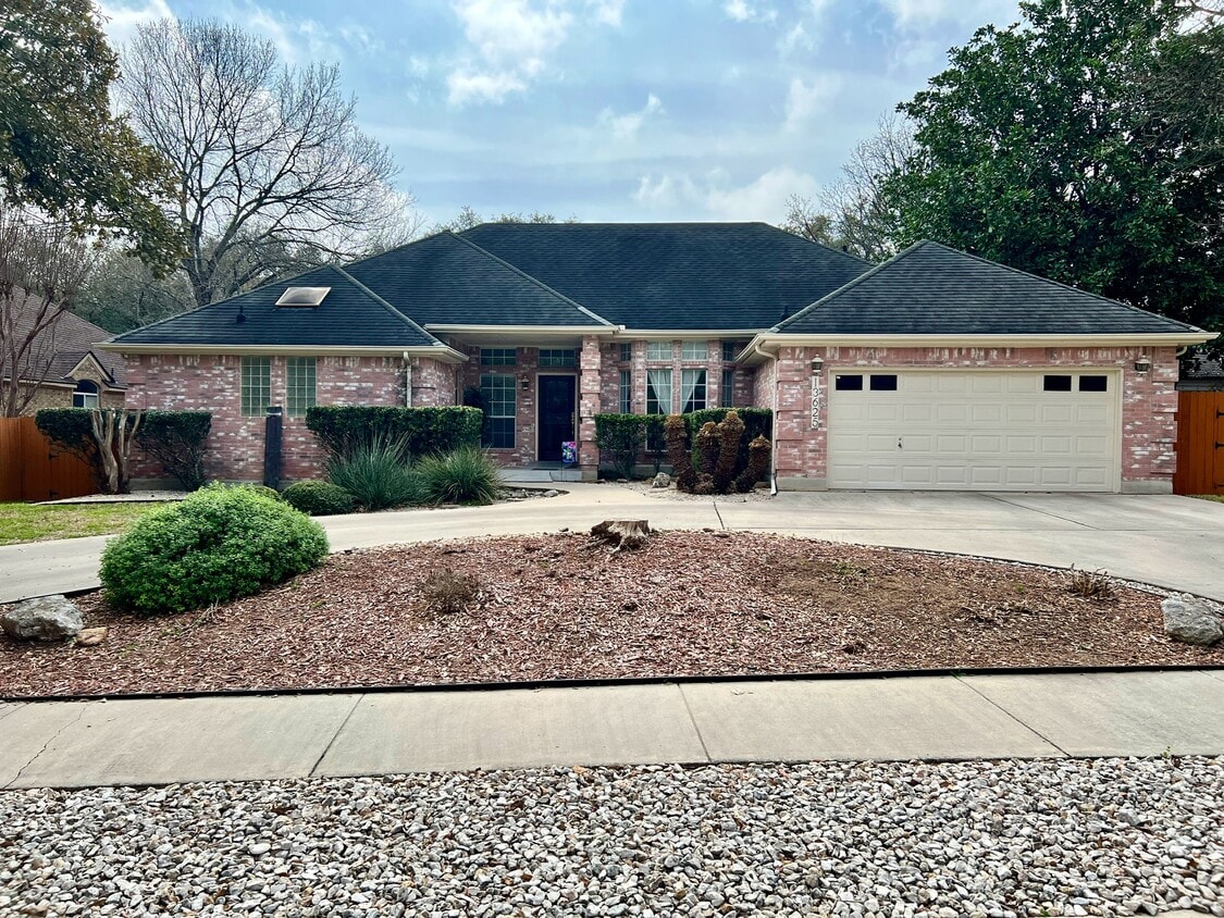 13625 Hercules Ln, Universal City, TX 78148 House Rental in Universal