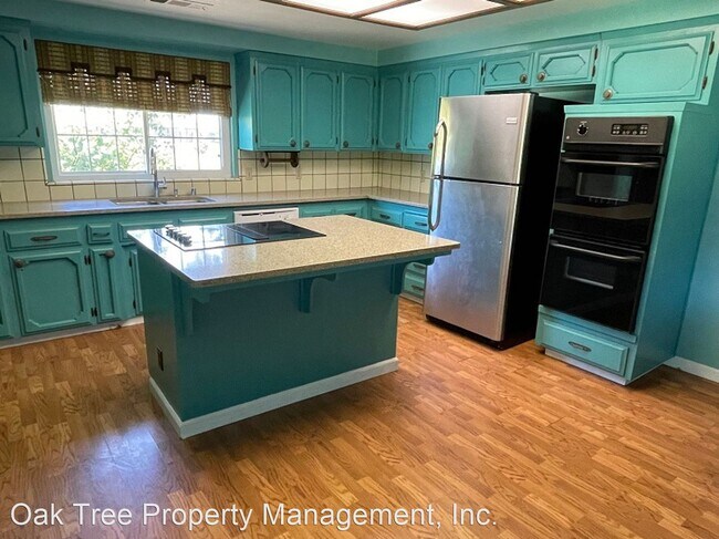 Building Photo - 4 br, 2 bath House - 6938 E. Clinton Avenue