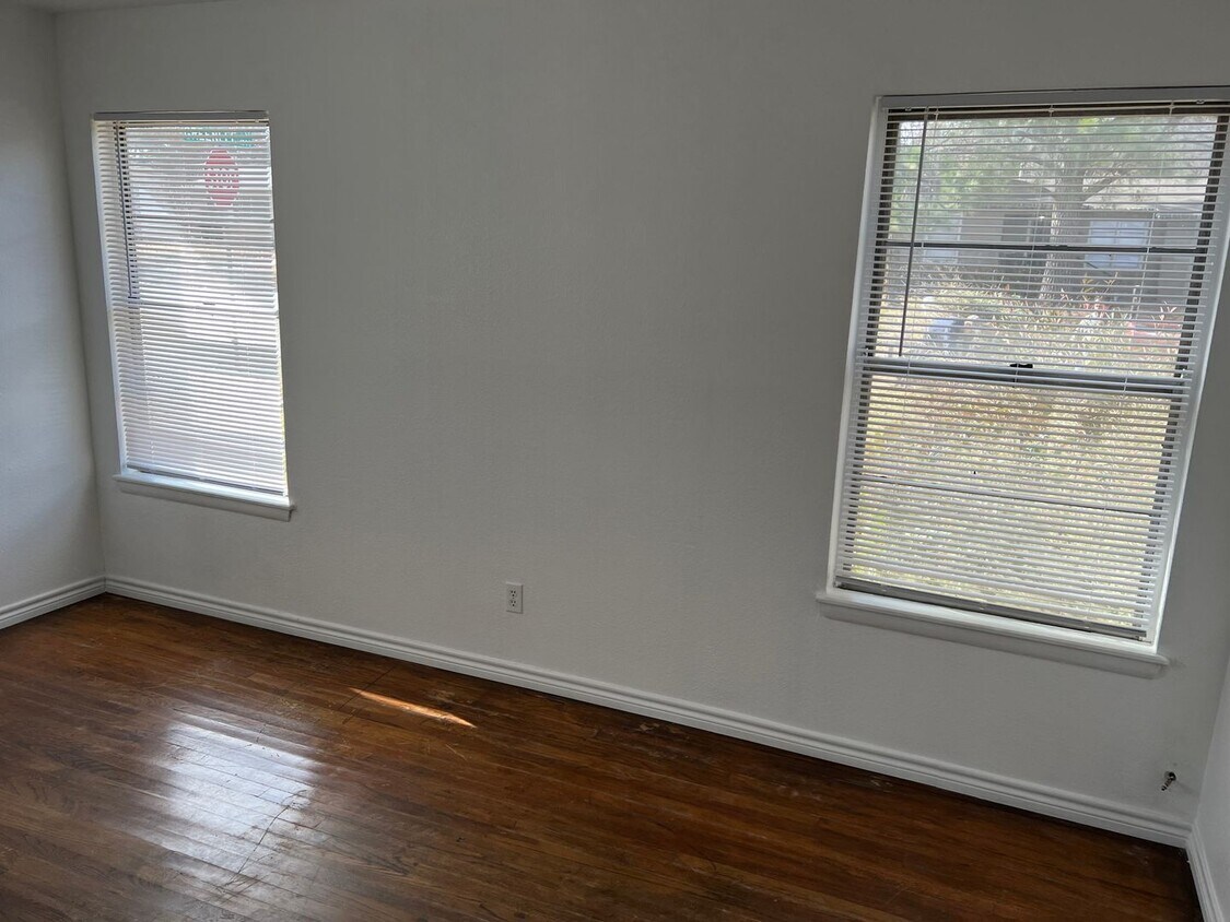 Building Photo - 1219 Knight St