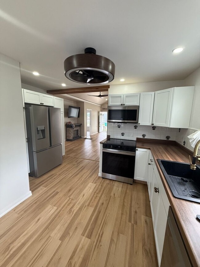 Building Photo - Charming Home in Abilene, KS