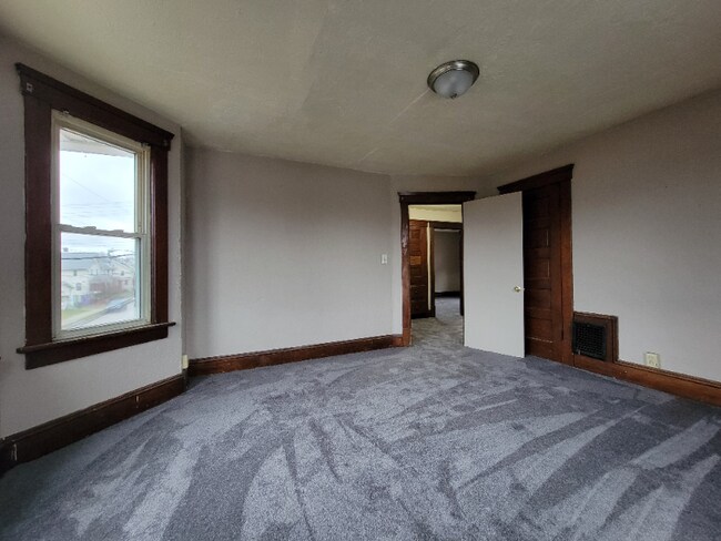 Building Photo - 1220 8th St NW