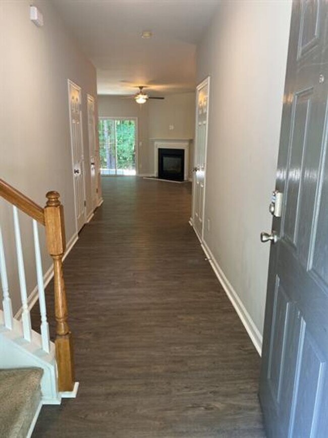 Foto del edificio - 3333 Thornbridge Dr