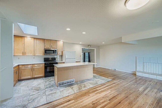 Building Photo - Spacious Boulder Home Available for Short-Term Rental