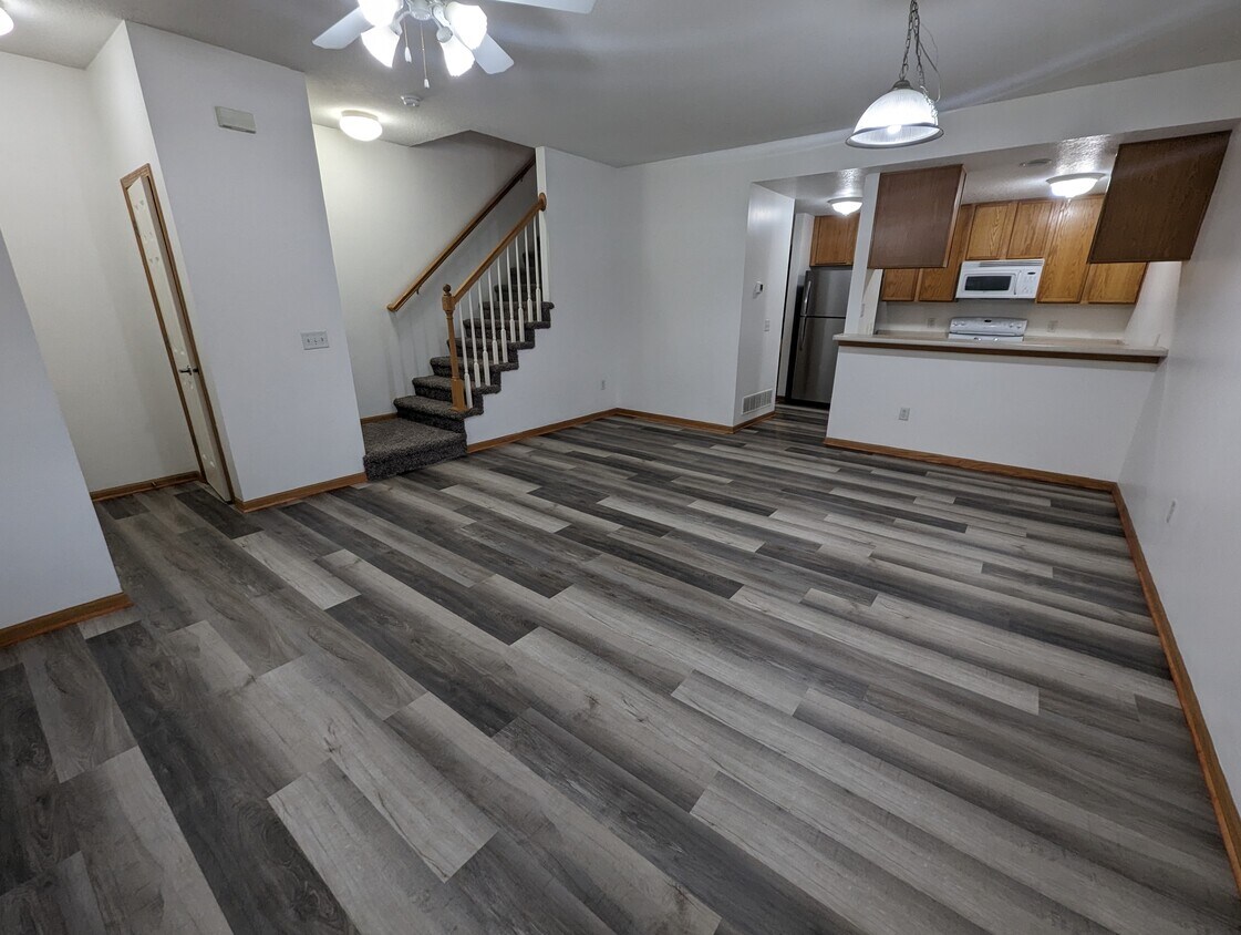 1116 NE 8th Ln, Ankeny, IA 50021 Townhome Rentals in Ankeny IA