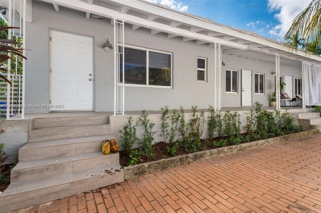 Foto del edificio - 540 NE 67th St